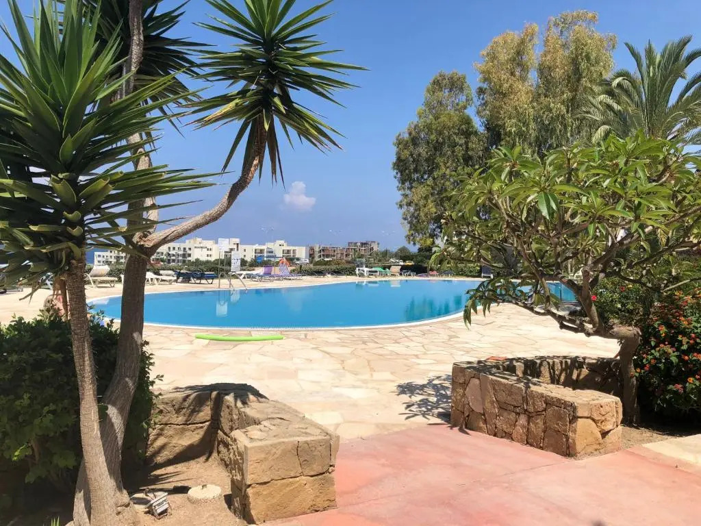 Stylish 2 bedroom apartment with seaviews in King's Palace