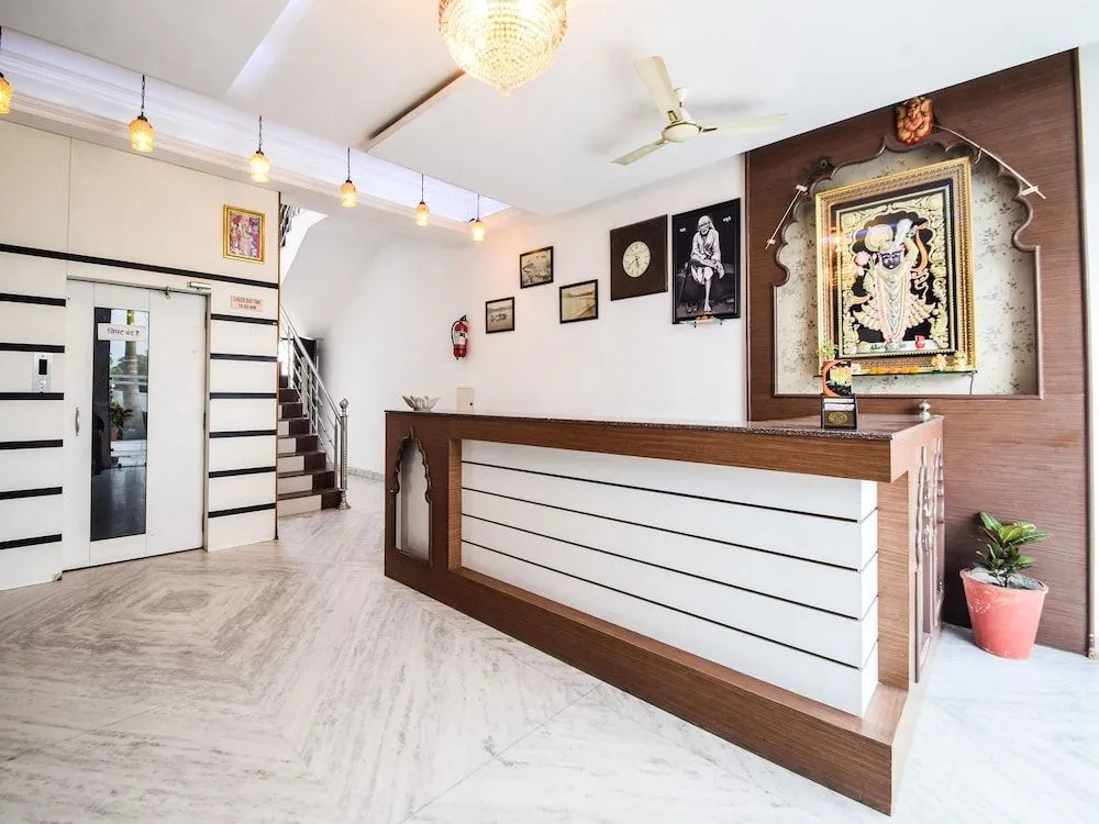 OYO 28253 Jmd Palace