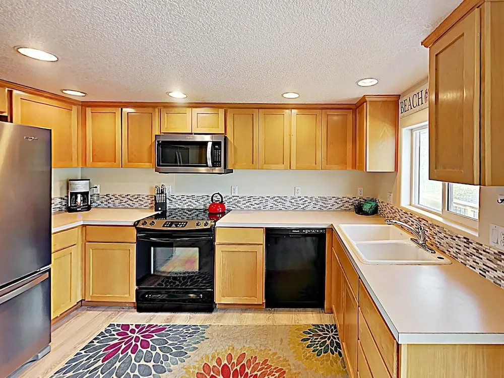 New Listing! Spacious Riverfront Gem W/ Firepit 3 Bedroom Home