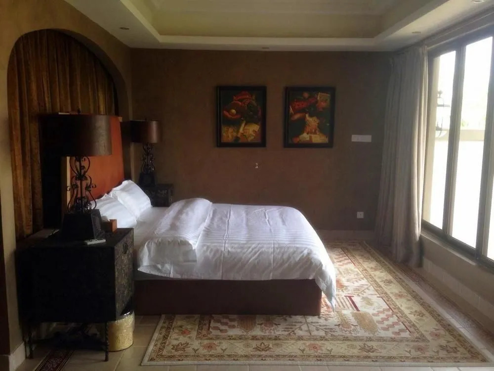 Shuanghai Holiday Hotel