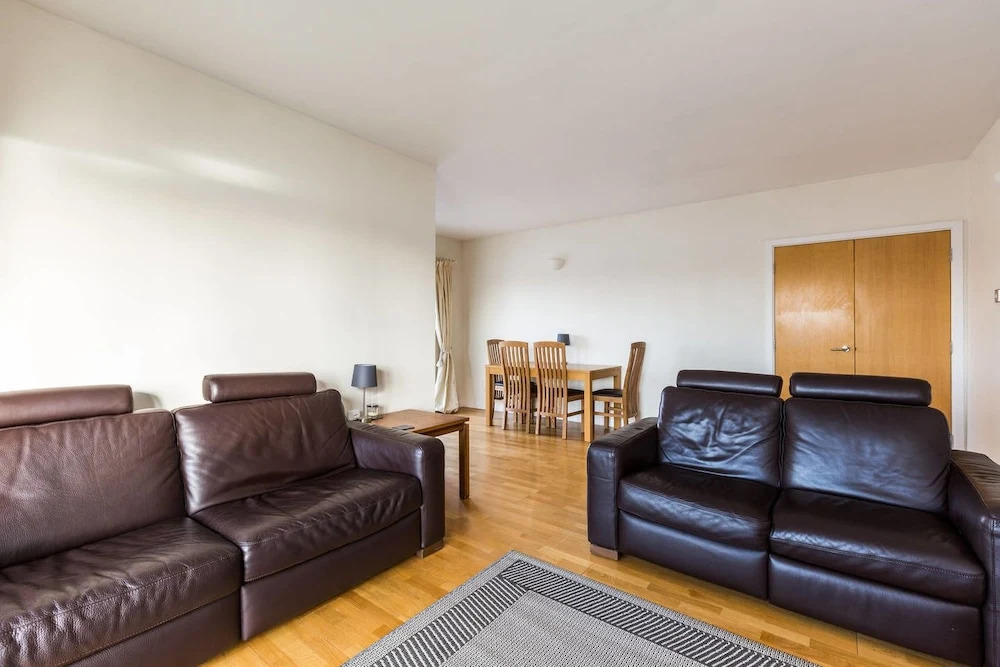 Modern 2 bed 2 Bath - 5 Mins From Canary Wharf