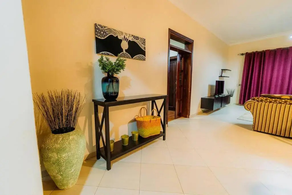 JULZ Place 3 bedroom Apartment with a lake view