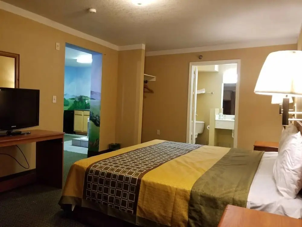 The Crossroads Hotel and Suites Irving