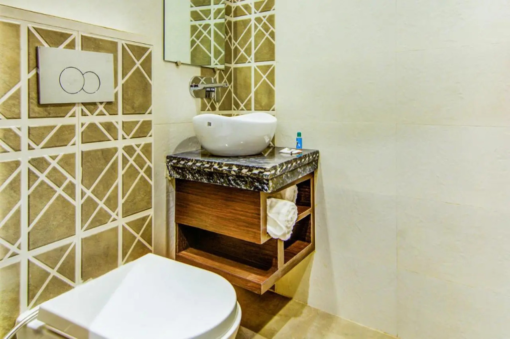 FabHotel Nayyar Inn II