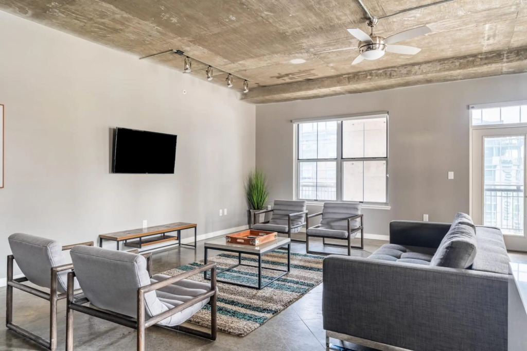 Austin Awesome 2BD 2BA Downtown Apartment