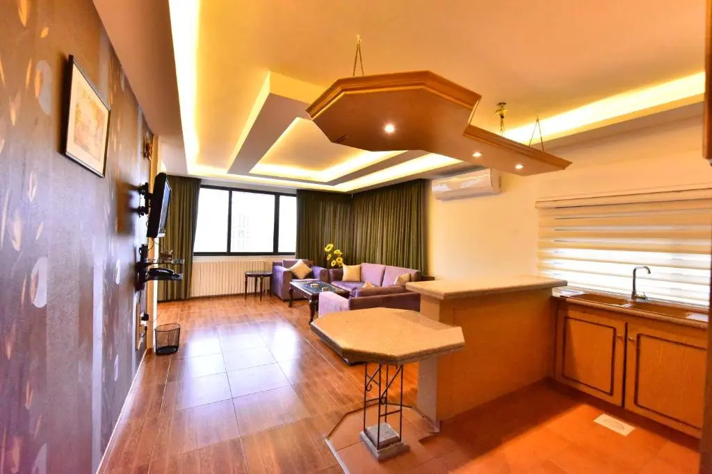 Al-Farouq Suites