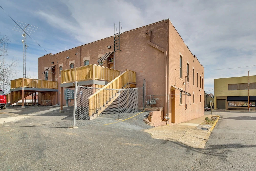 Modern Downtown Hot Springs Vacation Rental!