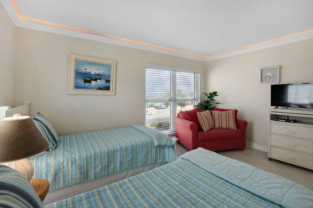 Sea Oats 4 Bedroom Condo by RedAwning