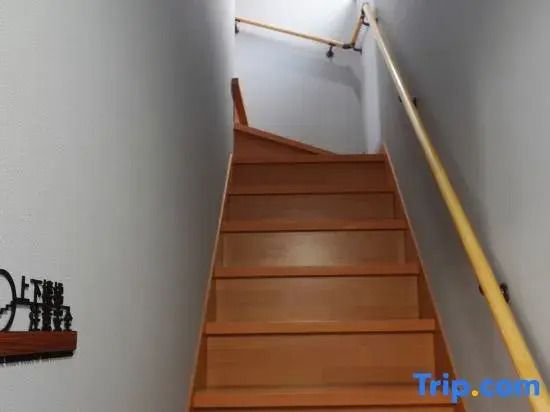 "Jialin"  2-12 people, 4 bedrooms, 2 showers, 1 living room, 1 kitchen, 1 parking space