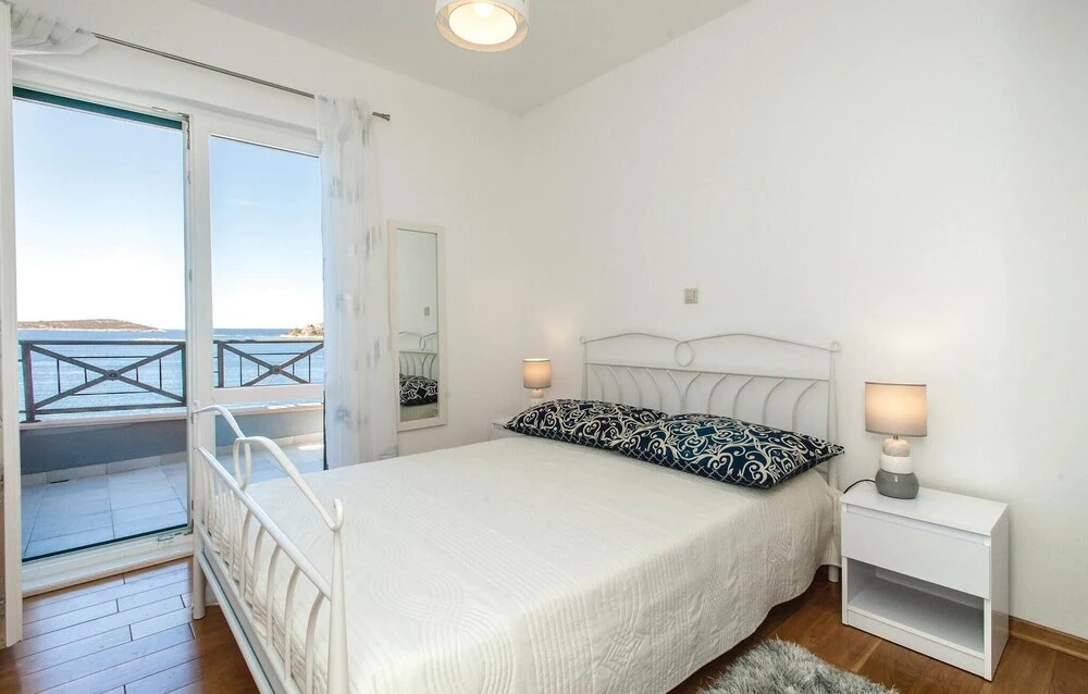 Awesome Home In Sevid