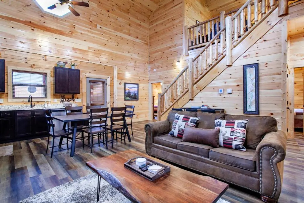 Swimming Bears Lodge 1 with Indoor Pool and Hot Tub
