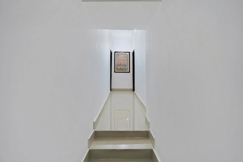 Super Hotel O Swaranpuri Near KIIT Square