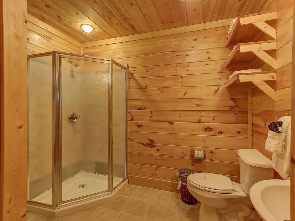 A Players Paradise 3 Bedrooms 3 Bathrooms Cabin