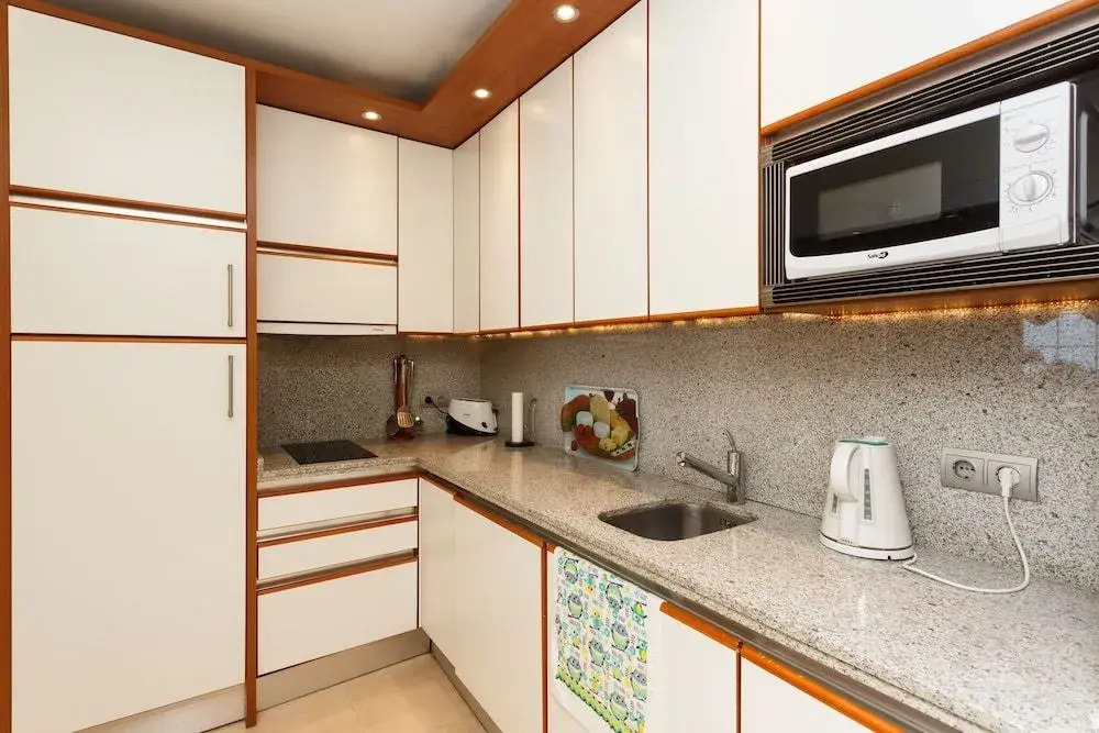 Apartamentos Guadalpin Suites