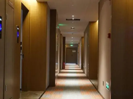 GreenTree Eastern Hotel (Chongqing Jiefangbei Qixinggang Metro Station)