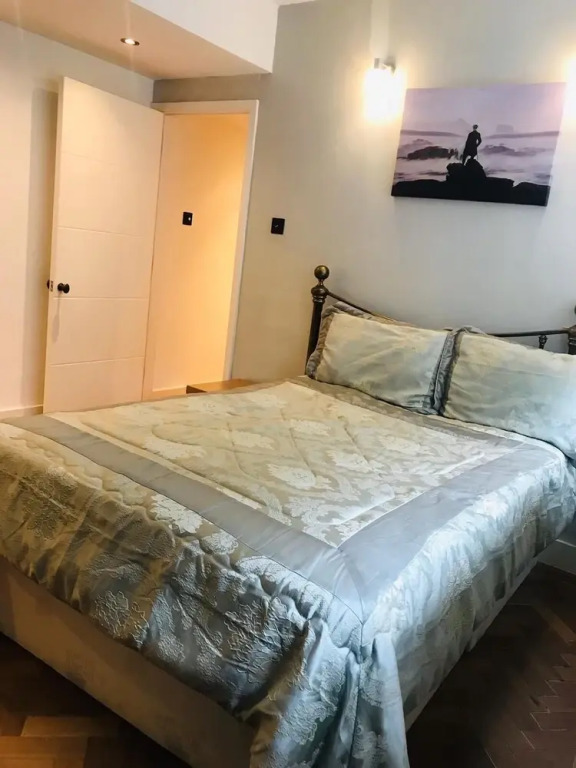 Clarendon Place Apartment