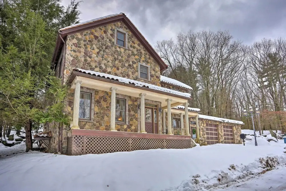 1 Mi to Lake Wallenpaupack: Spacious Poconos Villa