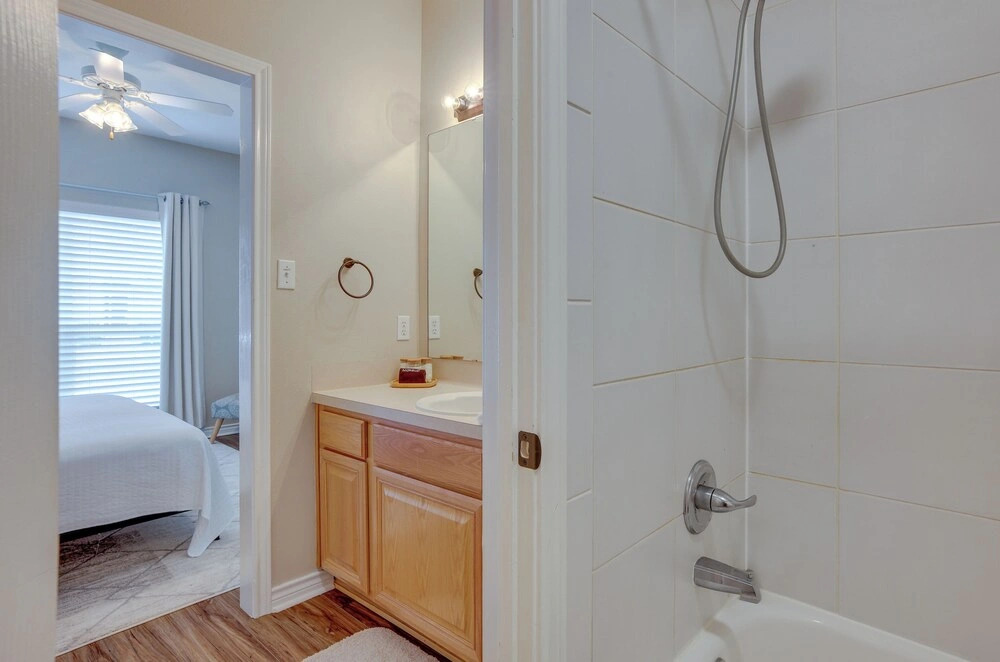 College Station Retreat Near Texas A & M!