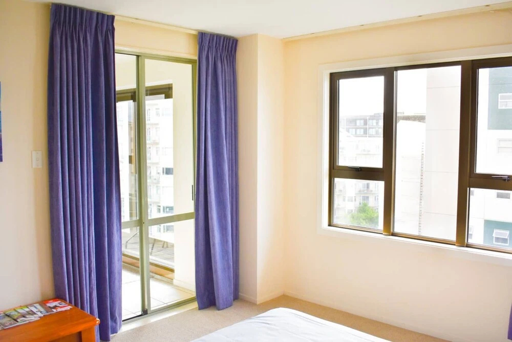 Stunning 2 Bed CBD Apartment 110m2 Two Carparks!