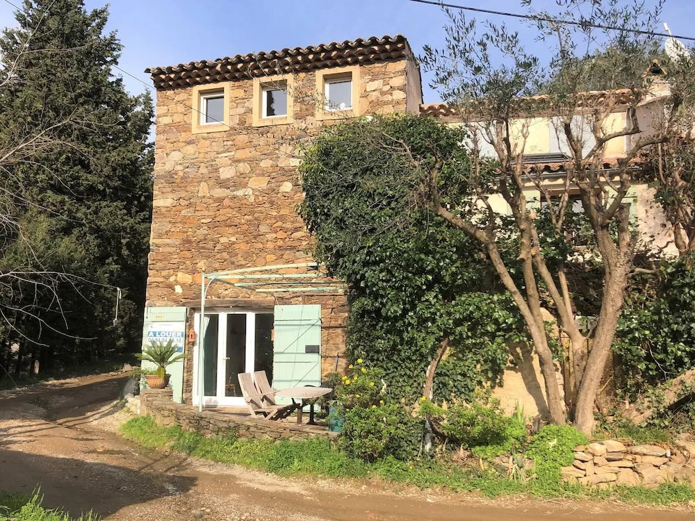Cozy Characteristic 2-person House, in an Authentic Hamlet Near Grimaud