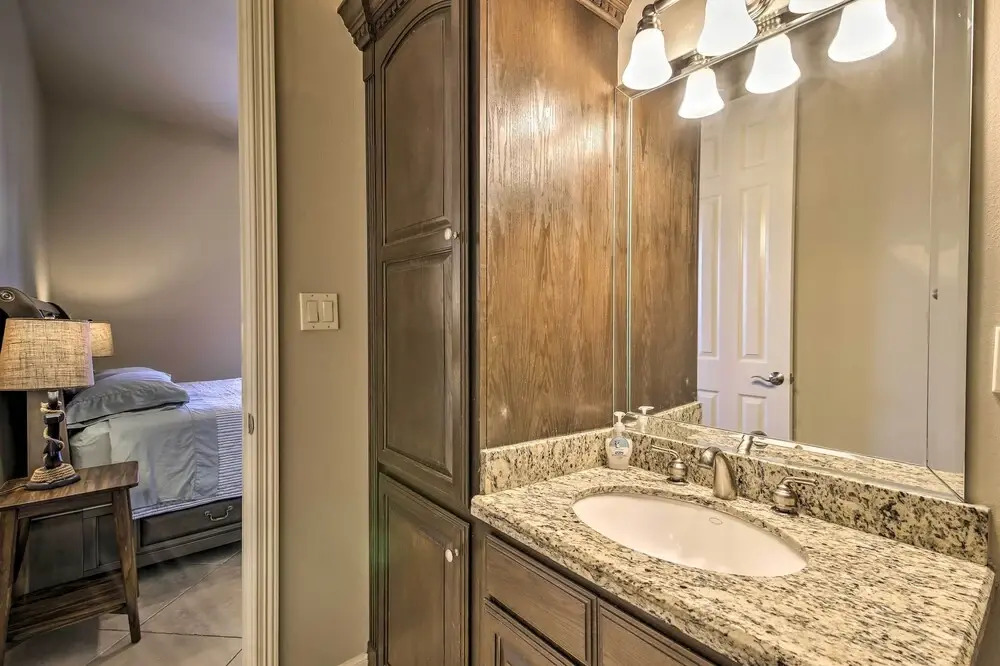Texas Condo w/ Outdoor Pools - Walk to Beach!