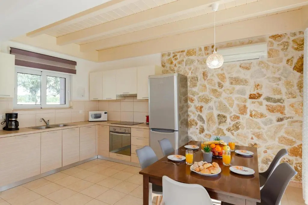 Elladas Villas with Pool at Kolympia!