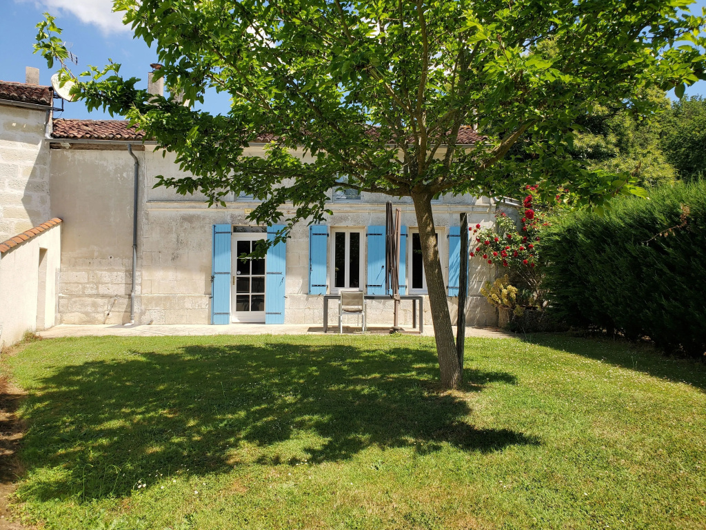 Appart Nature LESCALE - Saintes - Calme, Piscine, Parking, Terrasse