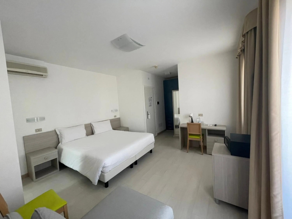 Hotel Athena