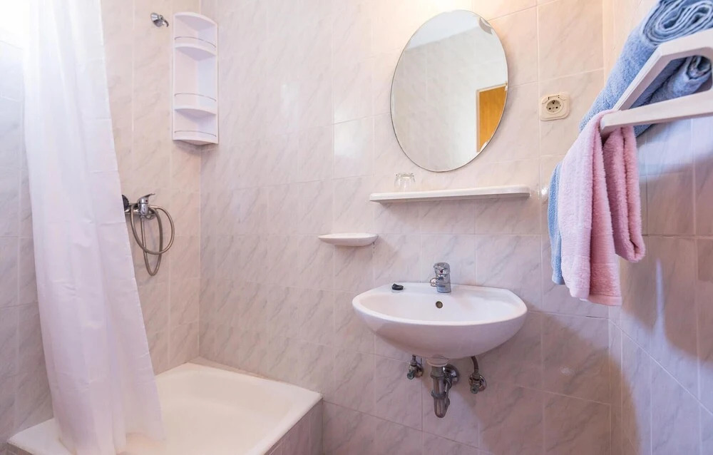 Amazing Home in Podgora with Hot Tub, WiFi & 4 Bedrooms