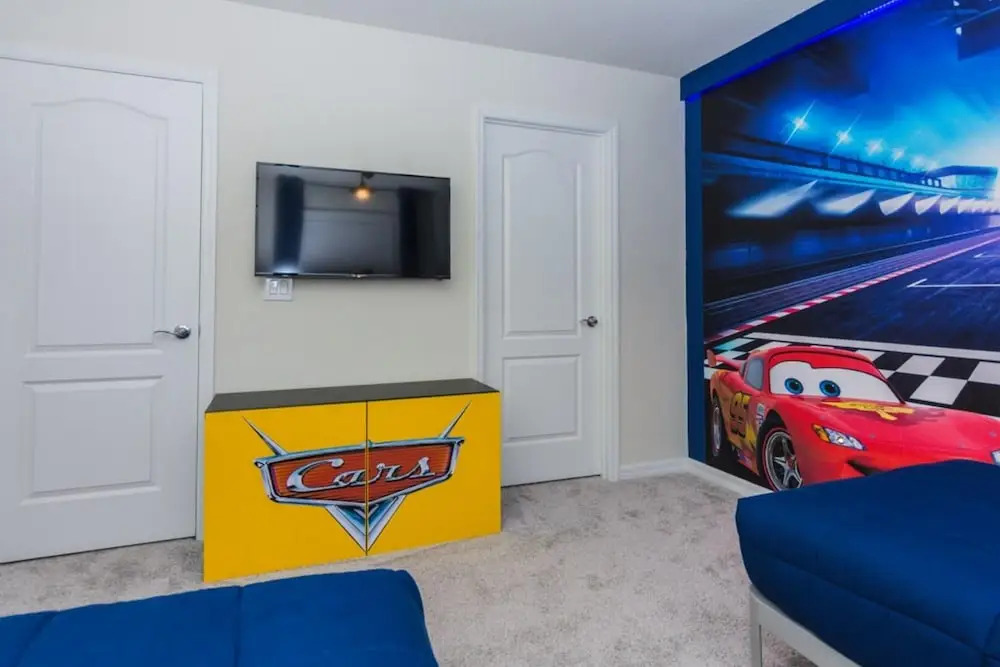 Beautiful Themed Vacation Home With Pool St5509