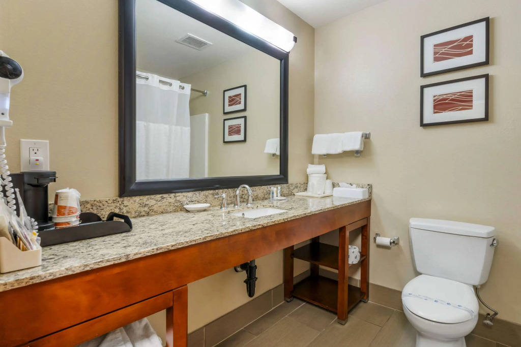 Comfort Inn & Suites Redwood Country