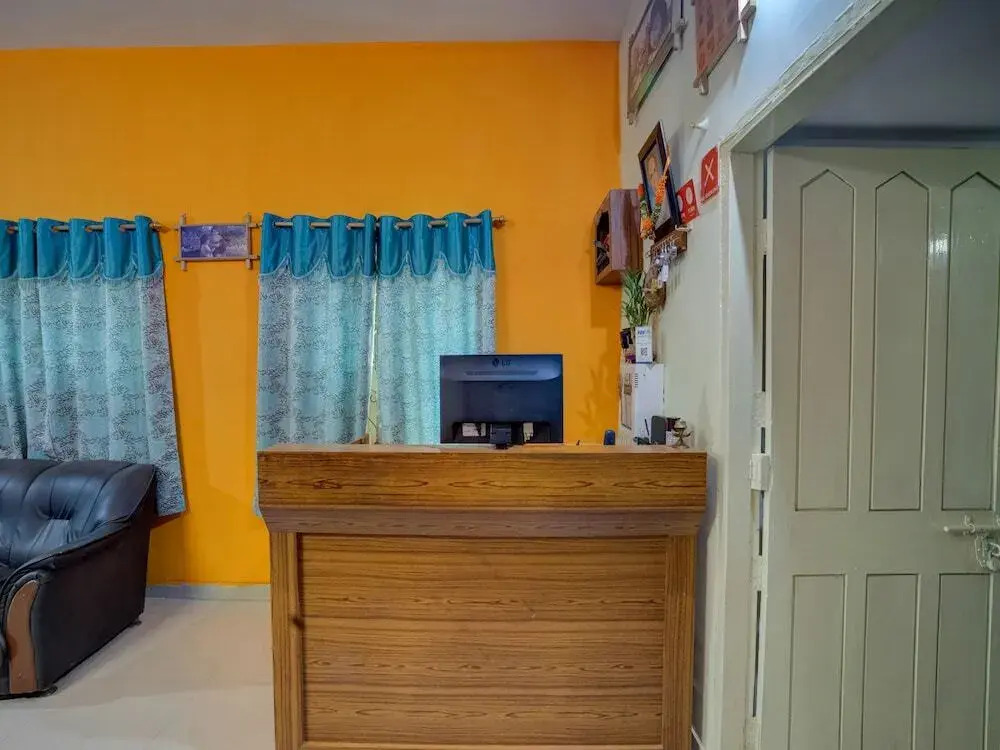 Executives Palace by OYO Rooms