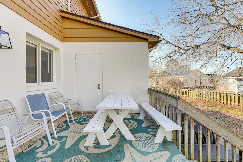 Walk to Bethany Beach Boardwalk: Coastal Retreat
