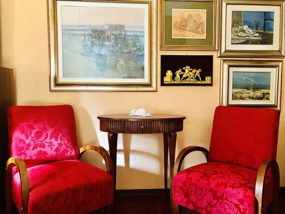 OPERA DELUXE Suites