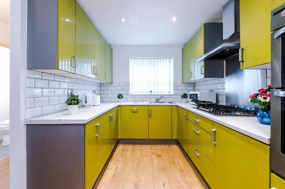 Beautiful 3-bed House in Salford,