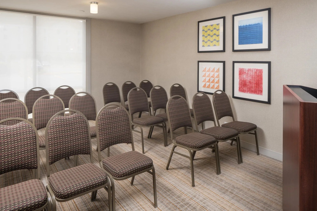 Holiday Inn Express & Suites Springfield by IHG