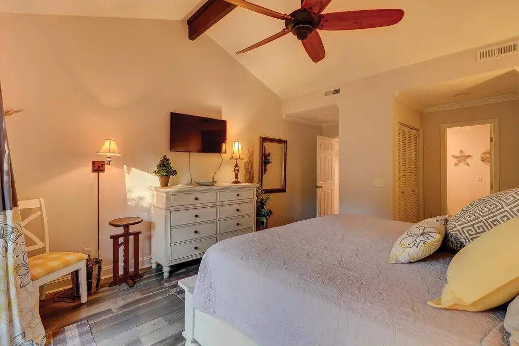 19 Sailmaster 3 BR Condo Shipyard Pool