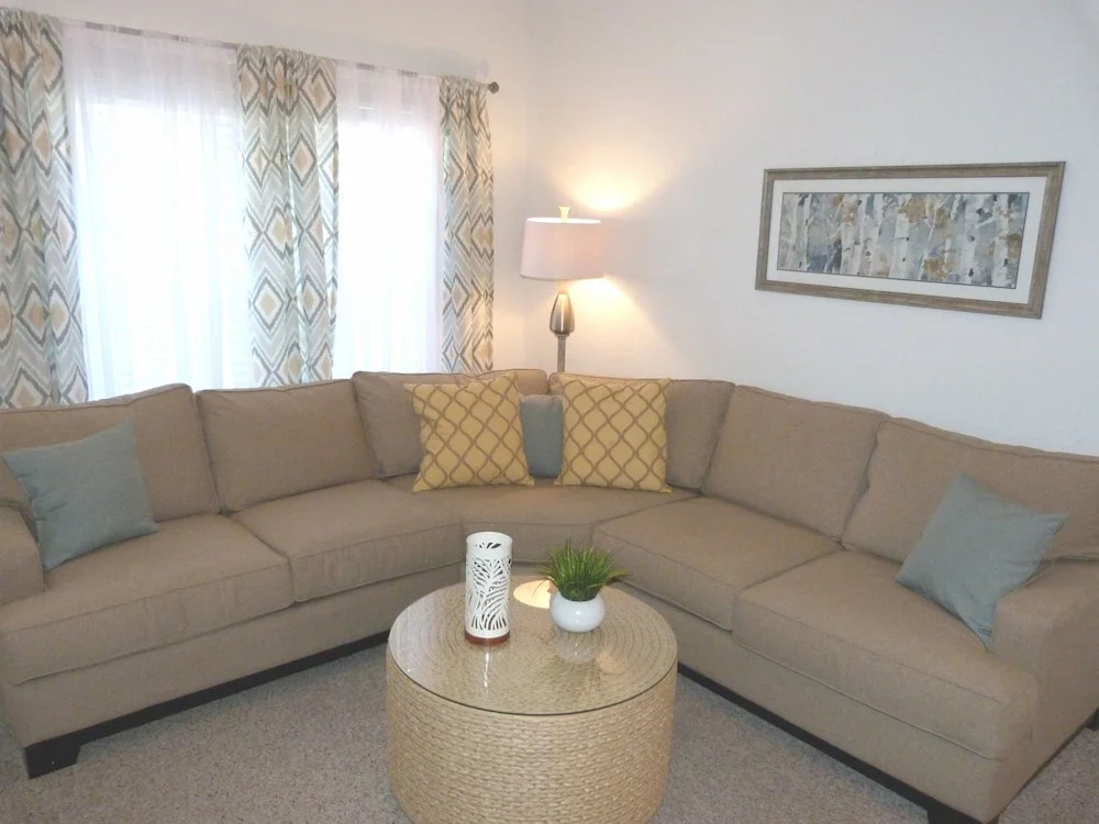 Near Theme Parks! Gorgeous 3 BR Town Home, Splash Park, Pool, Lake, And More!