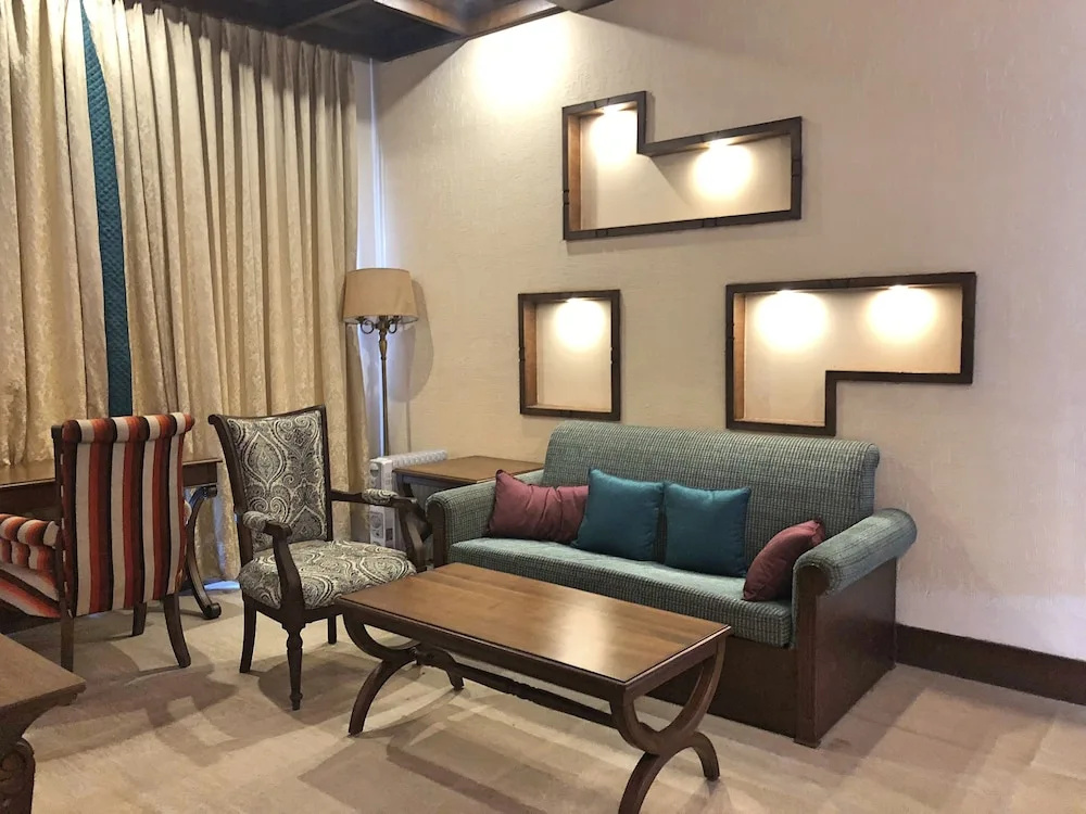 Corbett Wild Iris Spa & Resort