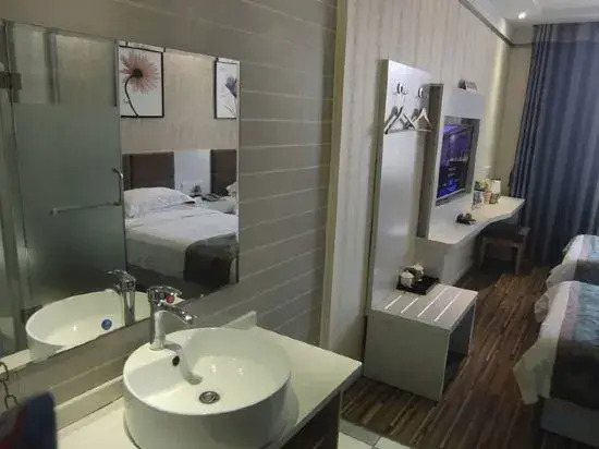 Yingshan New Yaheng Hotel