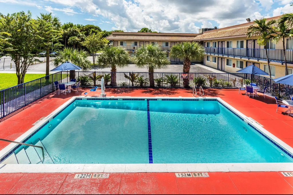 Motel 6 Riviera Beach FL