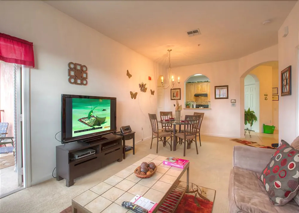 Stunning Top-Floor Condo, next to Clubhouse
