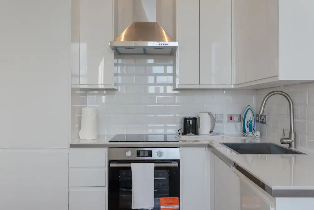 Modern 2 Bedroom Apartment Near Queens Park