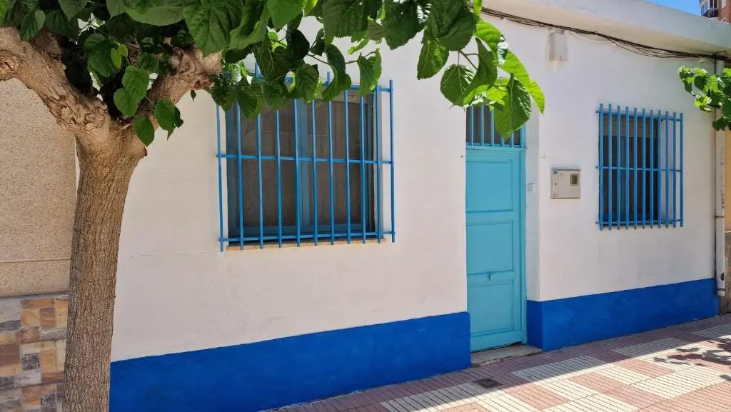 House with exclusive pool and garden 7 min walk from the beach and the center