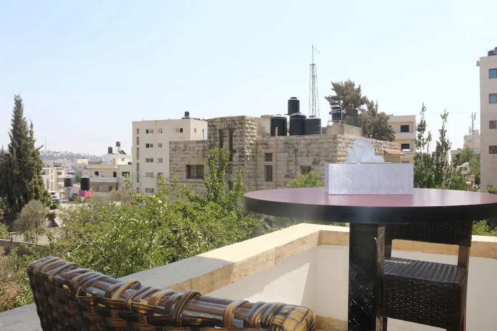 Hommus Hostel