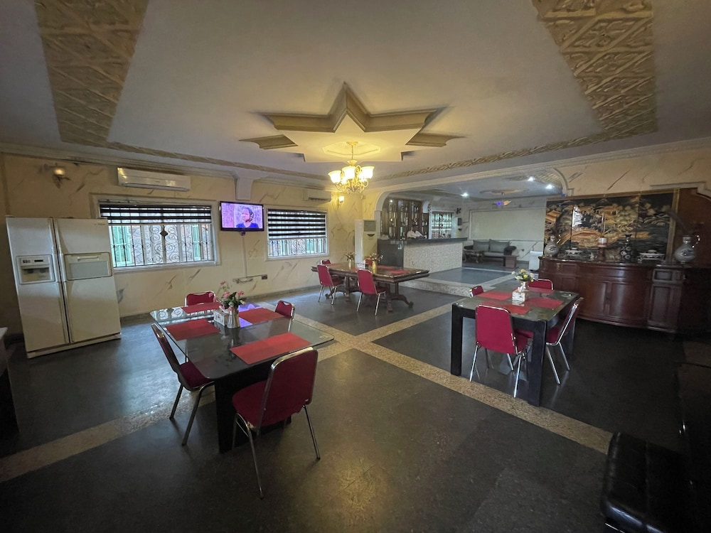 Flora Suites