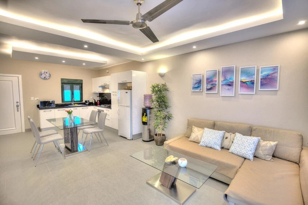 Beach Apartment 10mbps internet & Smart TV's