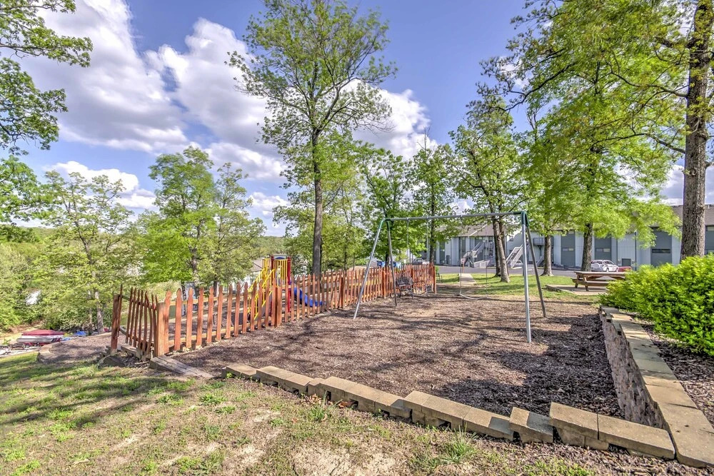 Village of Four Seasons Lake Condo w/ Pool Access