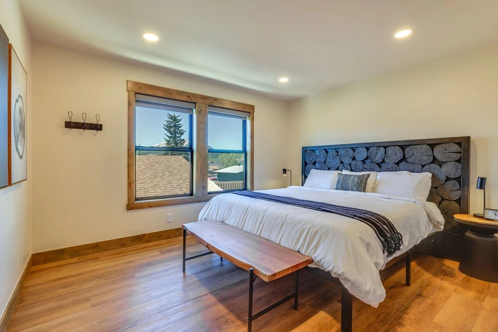Updated Silverthorne Home w/ Hot Tub & Mtn Views!