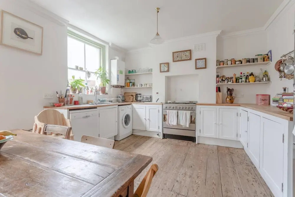 Spacious and Colourful 2 Bedroom Flat in Lambeth